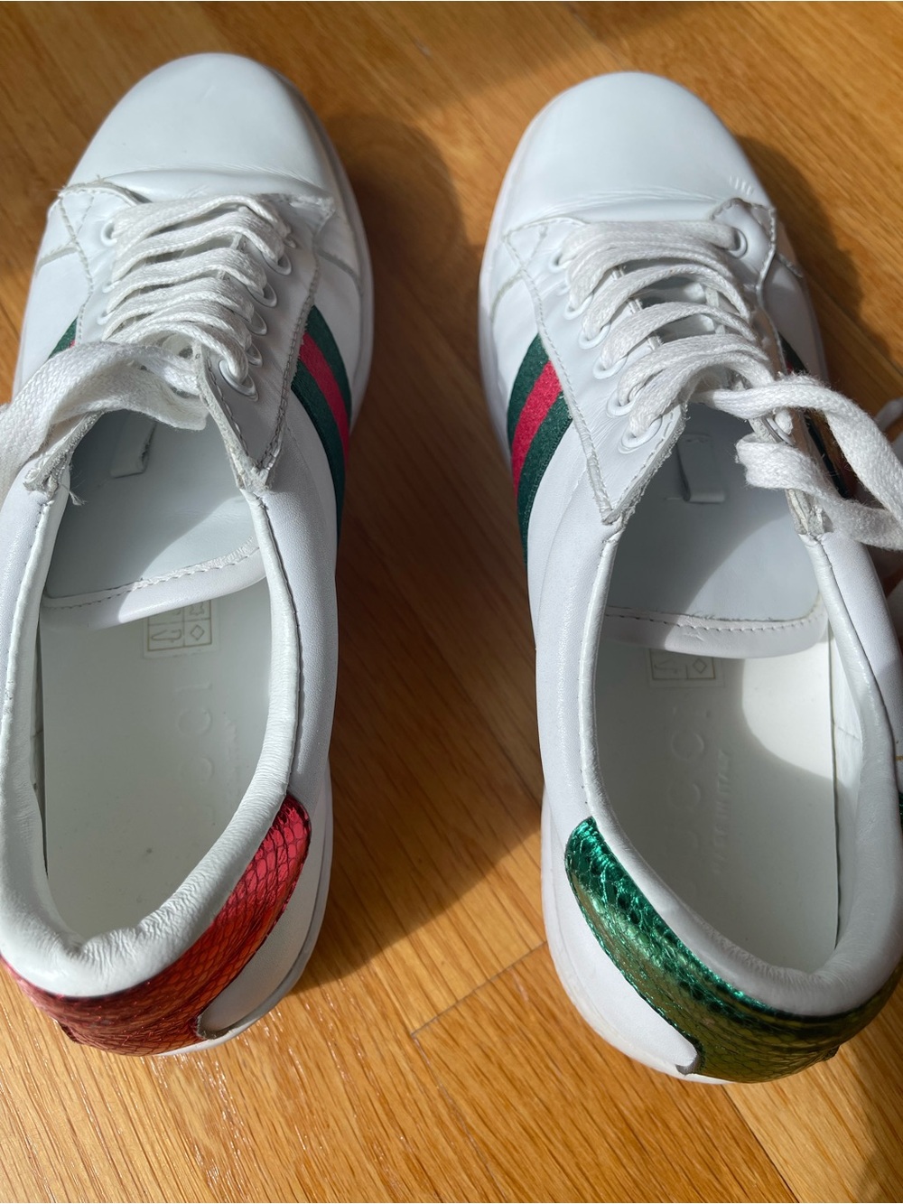 Women’s White Leather Low-Top Sneakers w/ Green and Red Stripe w/embroidered bee - Picture 5 of 8